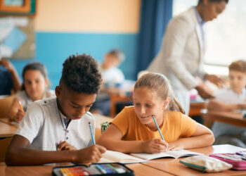 Upublicznianie informacji na temat innych uczniów na zebraniach z rodzicami