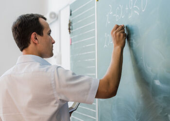 Uczeń z niepełnosprawnością intelektualną w stopniu umiarkowanym w szkole ogólnodostępnej