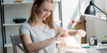 Zniszczenie dziennika przez ucznia – działania dyrektora szkoły, odpowiedzialność ucznia