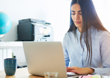 Kto ma kompetencje do rozpatrywania skarg w placówce oświatowej?