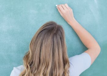 W jakim języku zapisywać temat lekcji z języka obcego?