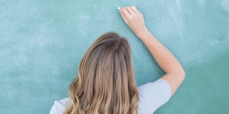 W jakim języku zapisywać temat lekcji z języka obcego?