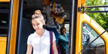 Weryfikacja kierowców i opiekunów w rejestrach przy organizowaniu dowozu uczniów do szkół