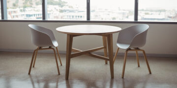 Czy były dyrektor ma prawo do bycia zapomnianym i do żądania usunięcia swoich danych osobowych, w tym wizerunku, które zostały zgromadzone i upublicznione w związku z pełnioną przez niego funkcją?