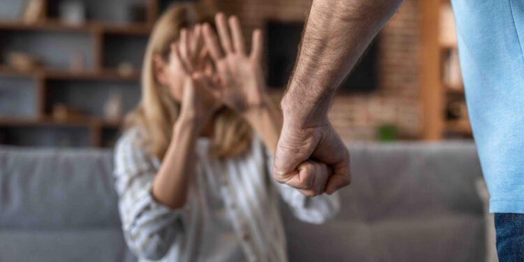 Podejrzenie o przemoc domową dziecka  – jakie powinny być działania dyrektora?