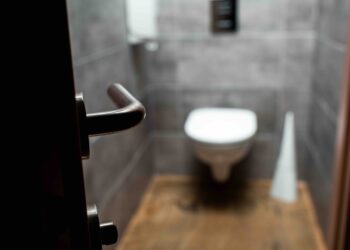 Czy nauczyciel może odmówić uczniowi wyjścia do toalety podczas lekcji?