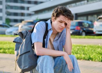 Czy szkoły powinny mieć ustawowo określone zasady karania uczniów i ustalone na sztywno progi nieobecności?