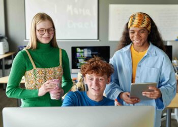 Naruszenie ochrony danych osobowych – uczniowie wygenerowali przy pomocy SI zdjęcie nagiej koleżanki