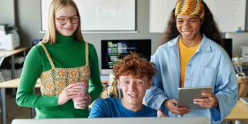 Naruszenie ochrony danych osobowych – uczniowie wygenerowali przy pomocy SI zdjęcie nagiej koleżanki