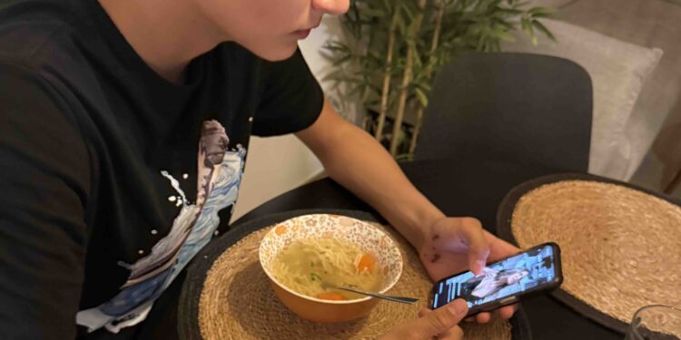 Zakaz korzystania z mediów społecznościowych