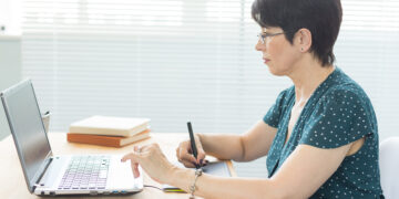 Praca w czasie zwolnienia lekarskiego i inne nowości w świadczeniach i orzeczeniach ZUS