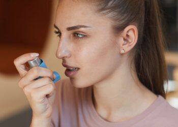 Podawanie adrenaliny w szkole przez nauczycieli – co warto wiedzieć?