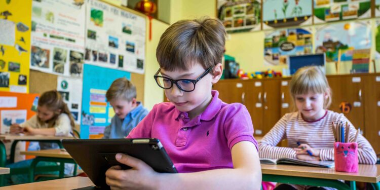 Cyfrowy Uczeń 2026 – do kiedy składać wniosek oraz jakie kwoty i na co można uzyskać?