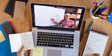 100 tys. zestawów do nauki zdalnej dla szkół